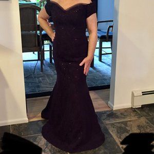 Formal 8-Petite eggplant-hued gown in perfect condition!